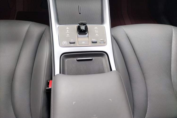 Used BYD Seal 2024 HONOR Edition DM-i 1.5L 121km Elite Model Gear Lever