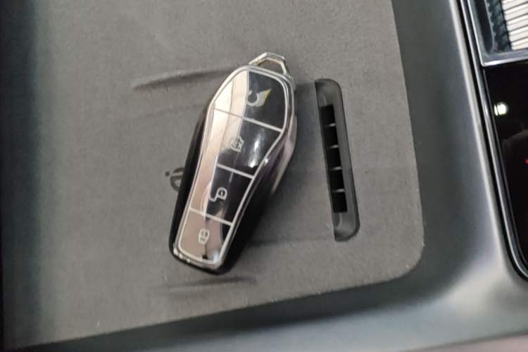 Used BYD Seal 2024 HONOR Edition DM-i 1.5L 121km Luxury Model Interior 1