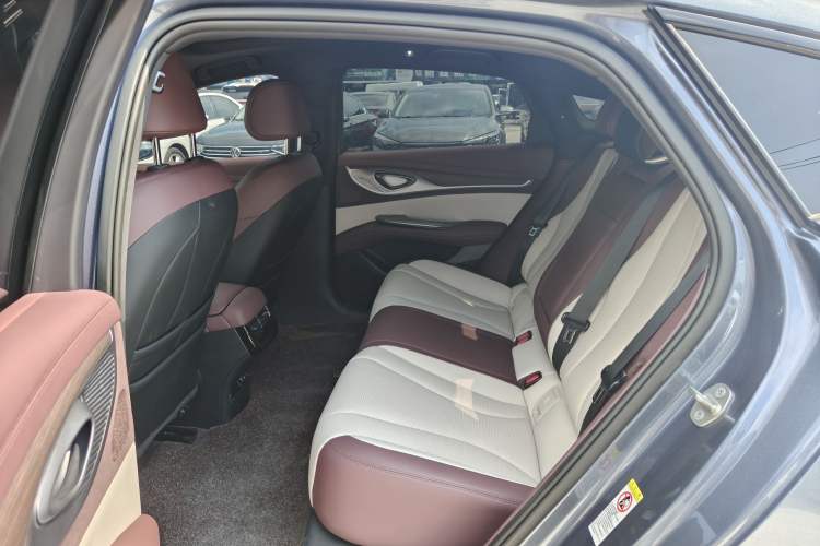 Used BYD Seal 2024 HONOR Edition DM-i 1.5L 121km Prestige Model Interior 2