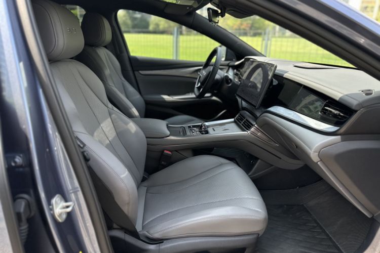 Used BYD Seal 2024 HONOR Edition DM-i 1.5L 121km Luxury Model Interior 3