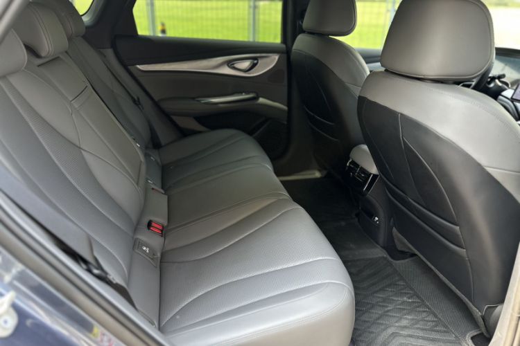 Used BYD Seal 2024 HONOR Edition DM-i 1.5L 121km Luxury Model Interior 4