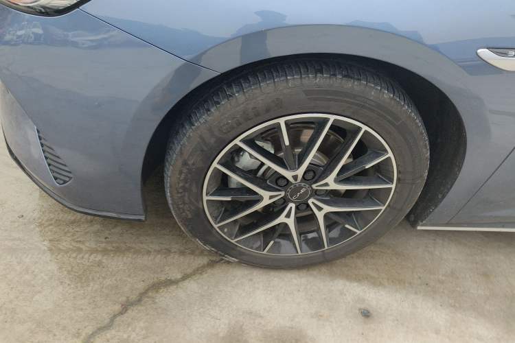 Used BYD Seal 2024 HONOR Edition DM-i 1.5L 121km Prestige Model Left Front Wheel Hub