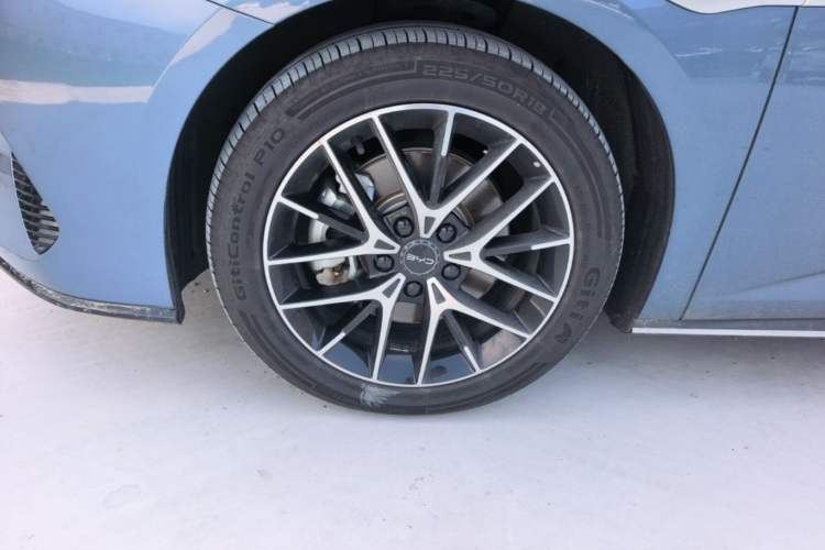 Used BYD Seal 2024 HONOR Edition DM-i 1.5L 121km Prestige Model Left Front Wheel Hub
