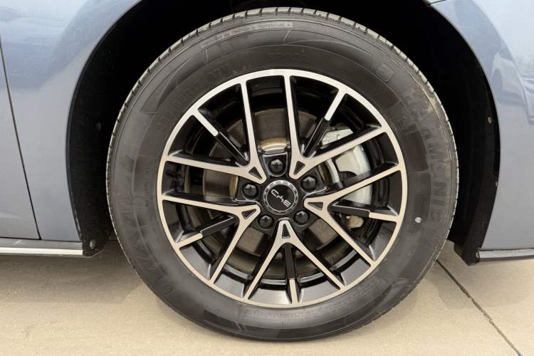 Used BYD Seal 2024 HONOR Edition DM-i 1.5L 121km Elite Model Left Front Wheel Hub
