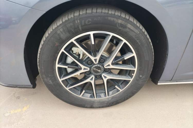 Used BYD Seal 2024 HONOR Edition DM-i 1.5L 121km Elite Model Left Front Wheel Hub