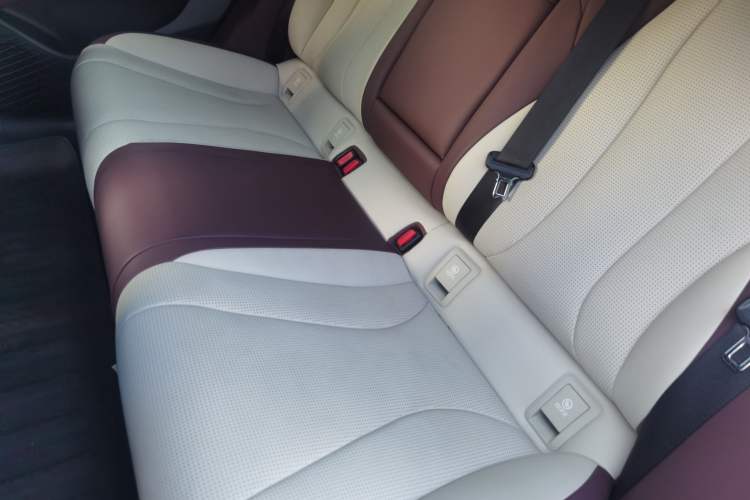 Used BYD Seal 2024 HONOR Edition DM-i 1.5L 121km Prestige Model Left Rear Seat