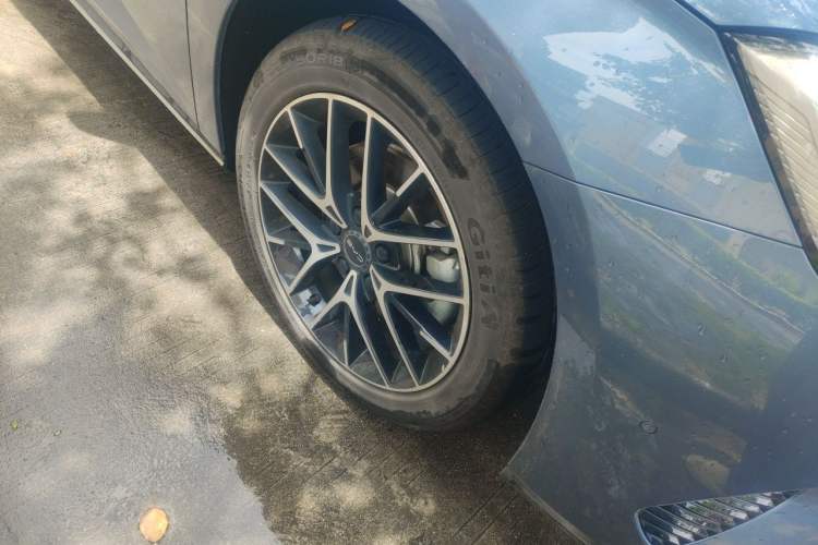 Used BYD Seal 2024 HONOR Edition DM-i 1.5T 121km Flagship Model Right Front Wheel Hub