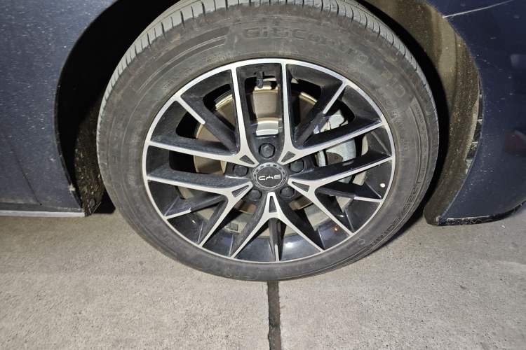 Used BYD Seal 2024 HONOR Edition DM-i 1.5L 121km Luxury Model Right Front Wheel Hub