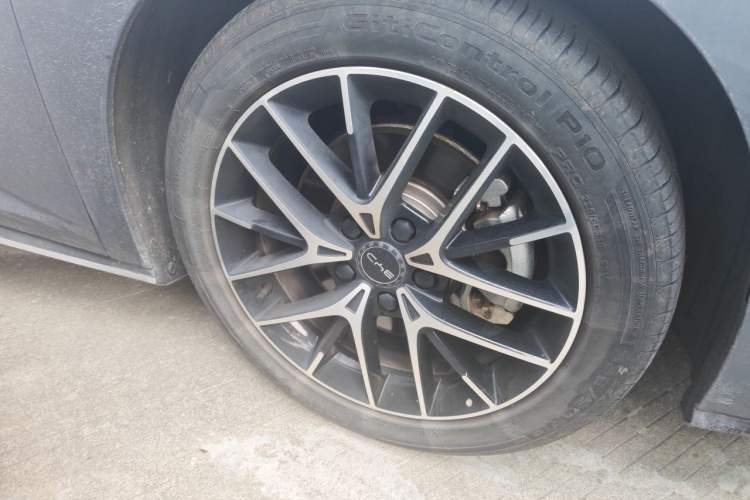 Used BYD Seal 2024 HONOR Edition DM-i 1.5L 121km Prestige Model Right Front Wheel Hub