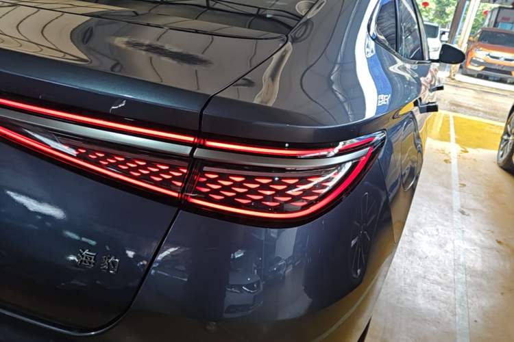 Used BYD Seal 2024 HONOR Edition DM-i 1.5L 121km Luxury Model Right Rear Taillight