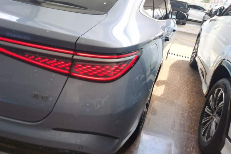 Used BYD Seal 2024 HONOR Edition DM-i 1.5L 121km Luxury Model Right Rear Taillight