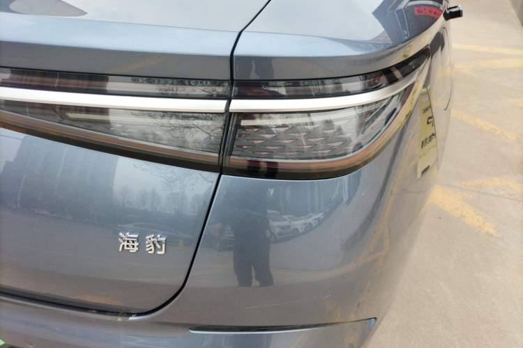 Used BYD Seal 2024 HONOR Edition DM-i 1.5L 121km Elite Model Right Rear Taillight