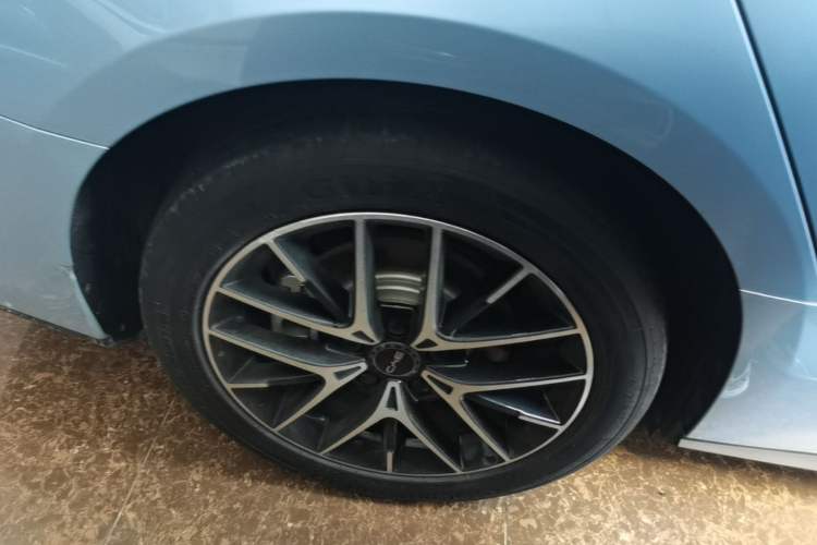 Used BYD Seal 2024 HONOR Edition DM-i 1.5L 121km Luxury Model Right Rear Wheel Hub