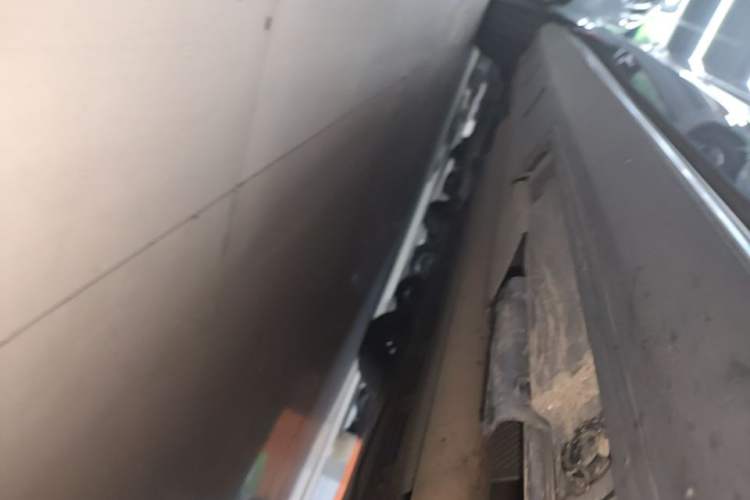 Used BYD Seal 2024 HONOR Edition DM-i 1.5L 121km Luxury Model Right Side Sill