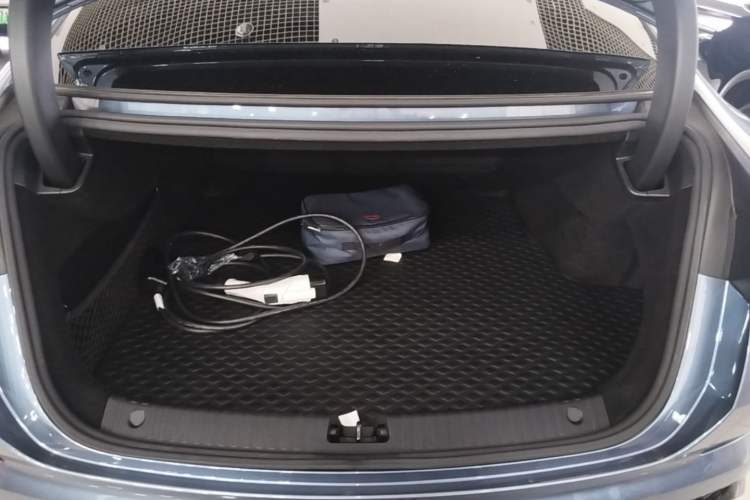 Used BYD Seal 2024 HONOR Edition DM-i 1.5L 121km Luxury Model Trunk