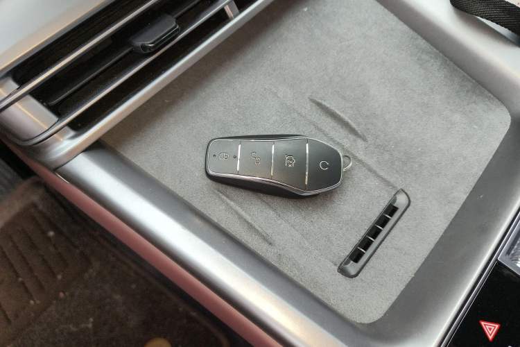 Used BYD Seal 2024 HONOR Edition DM-i 1.5L 121km Prestige Model Vehicle Key