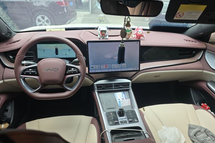 Used BYD Seal 2024 HONOR Edition DM-i 1.5T 121km Prestige Model Center Console