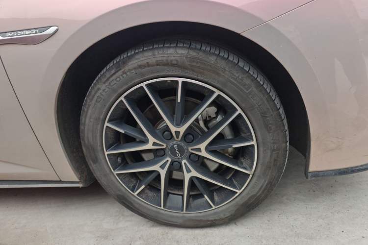 Used BYD Seal 2024 HONOR Edition DM-i 1.5T 121km Flagship Model Right Front Wheel Hub