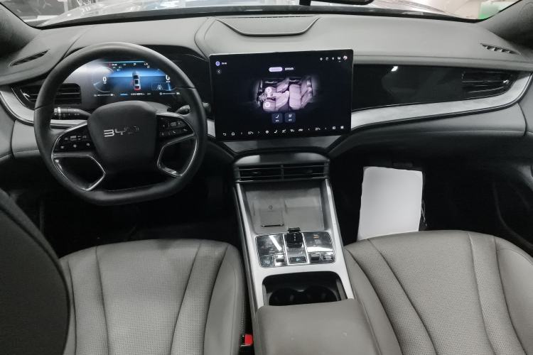 Used BYD Seal 2024 HONOR Edition DM-i 1.5L 121km Luxury Model Center Console