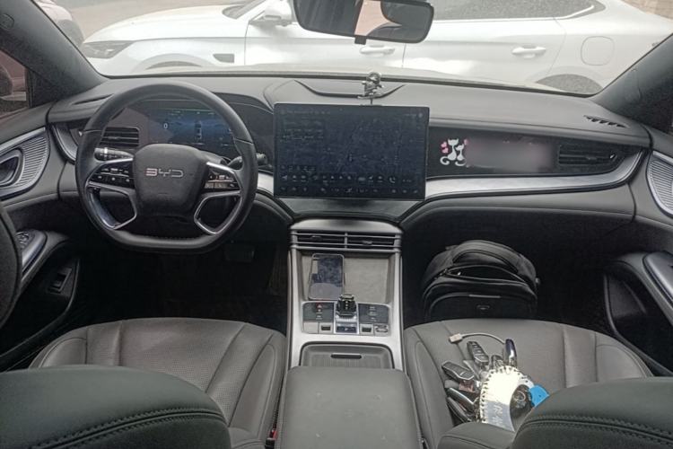 Used BYD Seal 2024 HONOR Edition DM-i 1.5L 121km Luxury Model Center Console