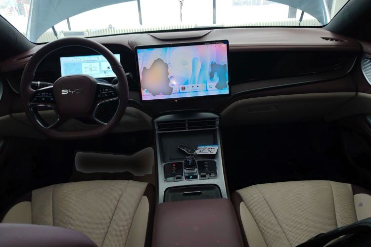 Used BYD Seal 2024 HONOR Edition DM-i 1.5L 121km Prestige Model Center Console