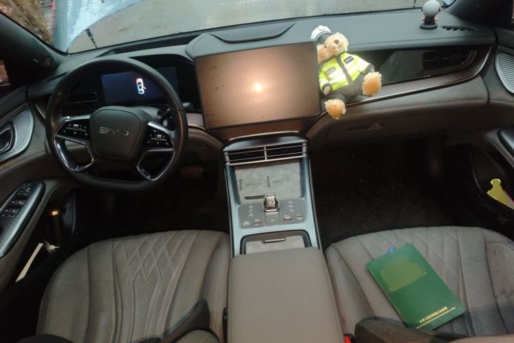 Used BYD Seal 2024 HONOR Edition DM-i 1.5T 121km Flagship Model Center Console