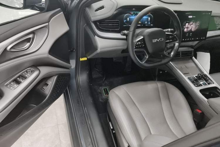Used BYD Seal 2024 HONOR Edition DM-i 1.5L 121km Luxury Model Driver Seat