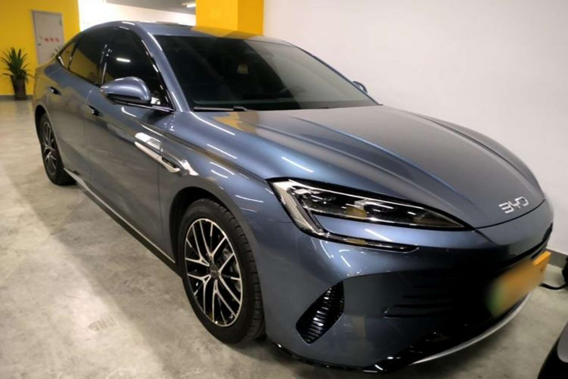Used BYD Seal 2024 HONOR Edition DM-i 1.5L 121km Luxury Model Front Right 45 Deg