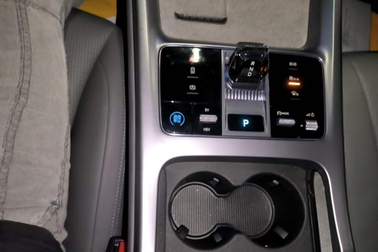 Used BYD Seal 2024 HONOR Edition DM-i 1.5L 121km Luxury Model Gear Lever