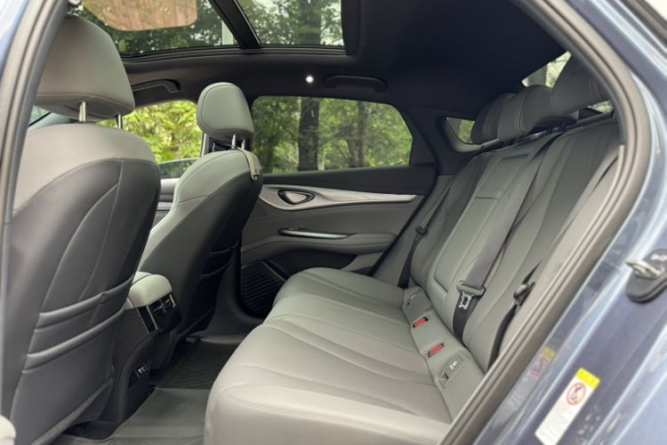 Used BYD Seal 2024 HONOR Edition DM-i 1.5L 121km Luxury Model Interior 2