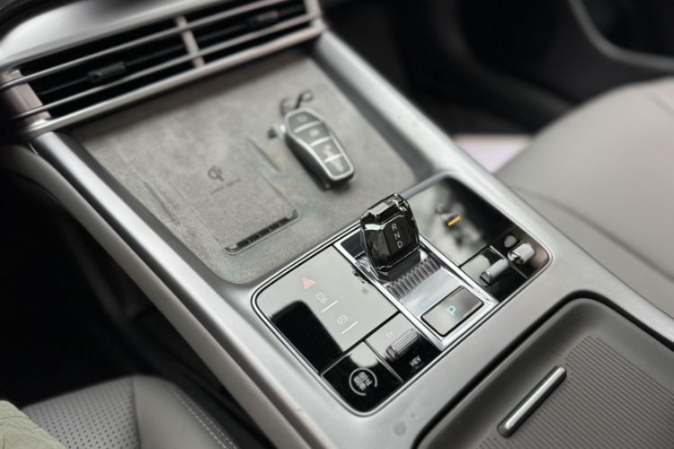 Used BYD Seal 2024 HONOR Edition DM-i 1.5L 121km Luxury Model Interior 9