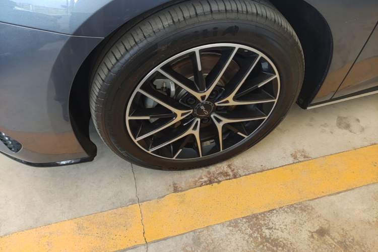 Used BYD Seal 2024 HONOR Edition DM-i 1.5L 121km Luxury Model Left Front Wheel Hub