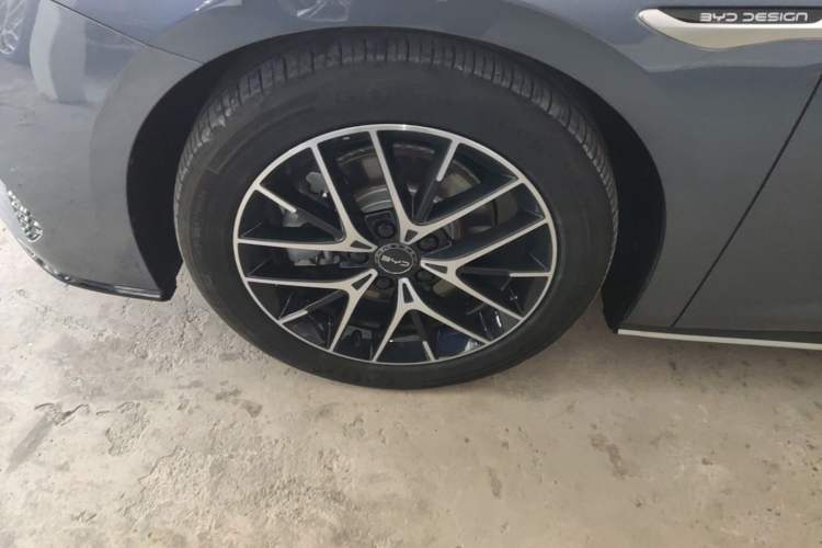 Used BYD Seal 2024 HONOR Edition DM-i 1.5L 121km Luxury Model Left Front Wheel Hub