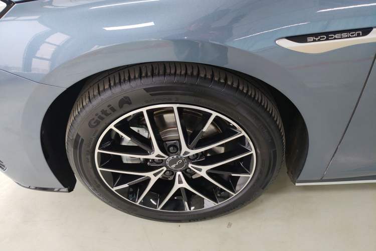 Used BYD Seal 2024 HONOR Edition DM-i 1.5L 121km Prestige Model Left Front Wheel Hub
