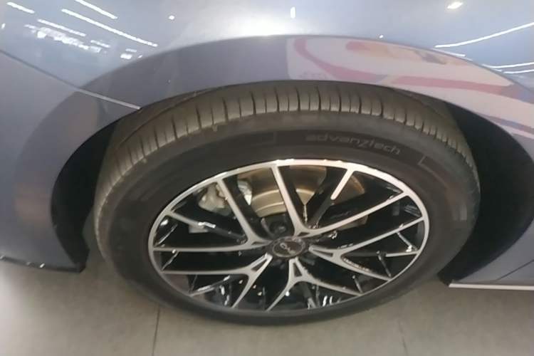 Used BYD Seal 2024 HONOR Edition DM-i 1.5T 121km Flagship Model Left Front Wheel Hub
