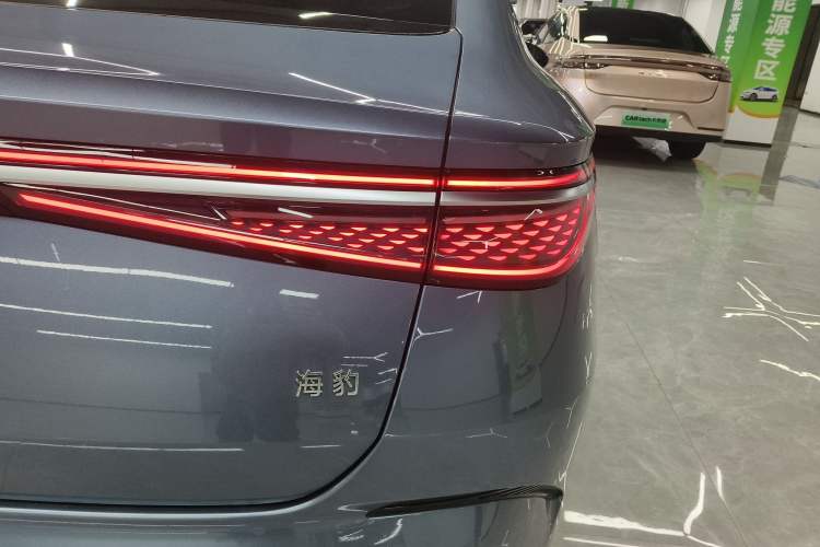 Used BYD Seal 2024 HONOR Edition DM-i 1.5L 121km Luxury Model Right Rear Taillight