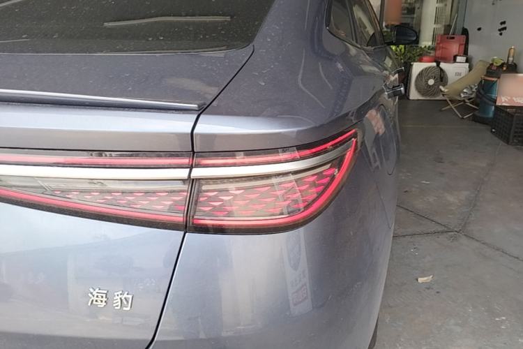 Used BYD Seal 2024 HONOR Edition DM-i 1.5L 121km Luxury Model Right Rear Taillight
