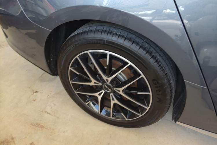 Used BYD Seal 2024 HONOR Edition DM-i 1.5L 121km Luxury Model Right Rear Wheel Hub