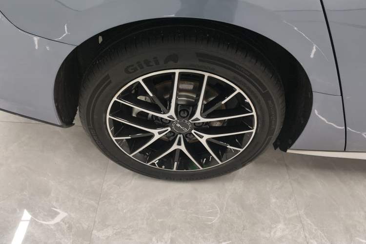 Used BYD Seal 2024 HONOR Edition DM-i 1.5L 121km Luxury Model Right Rear Wheel Hub