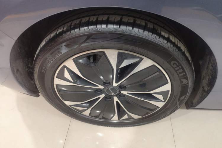 Used BYD Seal 2024 Honor Edition 550km Premium Model Right Rear Wheel Hub
