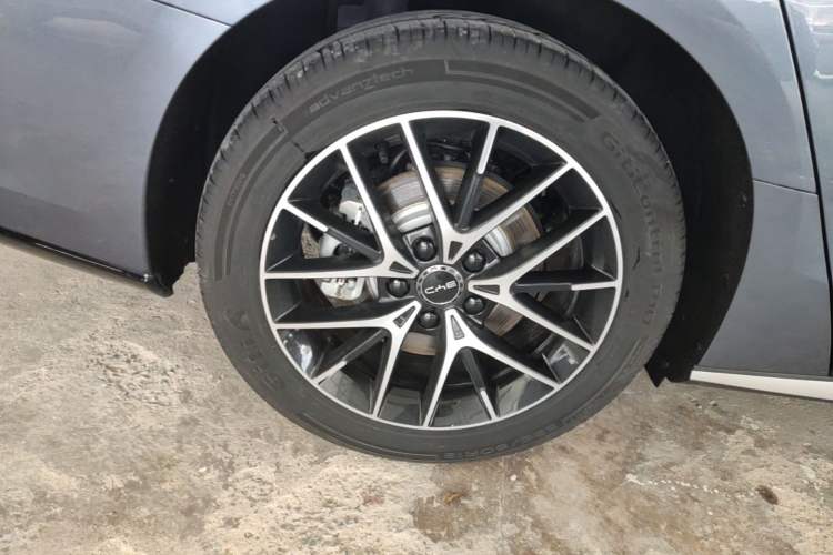 Used BYD Seal 2024 HONOR Edition DM-i 1.5L 121km Luxury Model Right Rear Wheel Hub