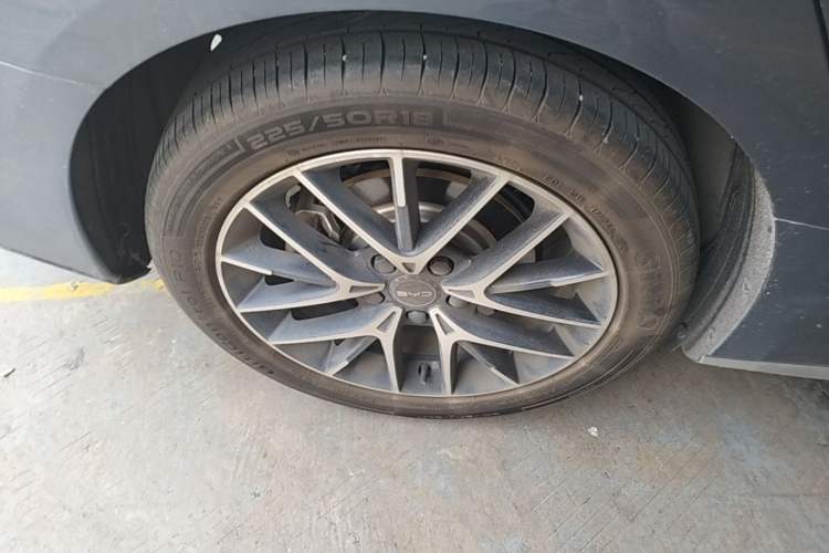 Used BYD Seal 2024 HONOR Edition DM-i 1.5L 121km Luxury Model Right Rear Wheel Hub