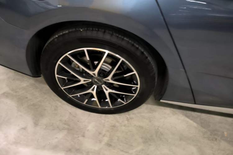 Used BYD Seal 2024 HONOR Edition DM-i 1.5L 121km Luxury Model Right Rear Wheel Hub