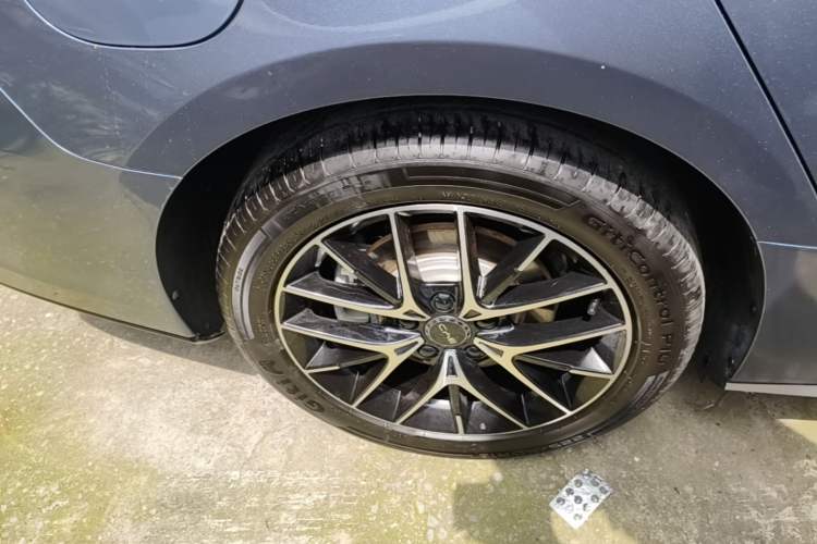 Used BYD Seal 2024 HONOR Edition DM-i 1.5L 121km Luxury Model Right Rear Wheel Hub