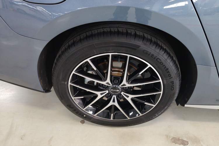 Used BYD Seal 2024 HONOR Edition DM-i 1.5L 121km Prestige Model Right Rear Wheel Hub