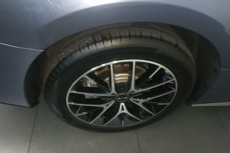 Used BYD Seal 2024 HONOR Edition DM-i 1.5T 121km Flagship Model Right Rear Wheel Hub