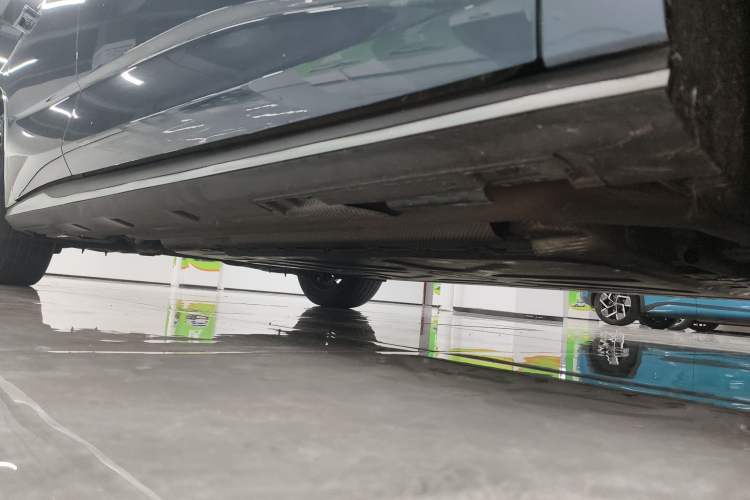 Used BYD Seal 2024 HONOR Edition DM-i 1.5L 121km Luxury Model Right Side Sill