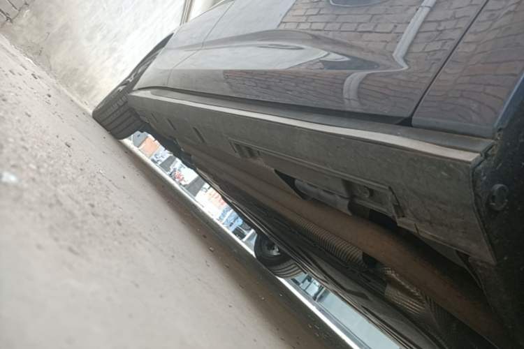 Used BYD Seal 2024 HONOR Edition DM-i 1.5L 121km Luxury Model Right Side Sill