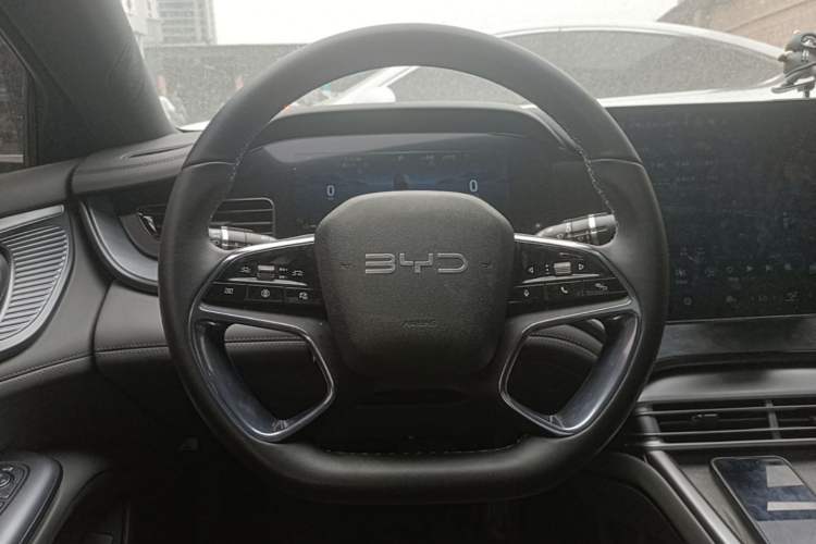 Used BYD Seal 2024 HONOR Edition DM-i 1.5L 121km Luxury Model Steering Wheel