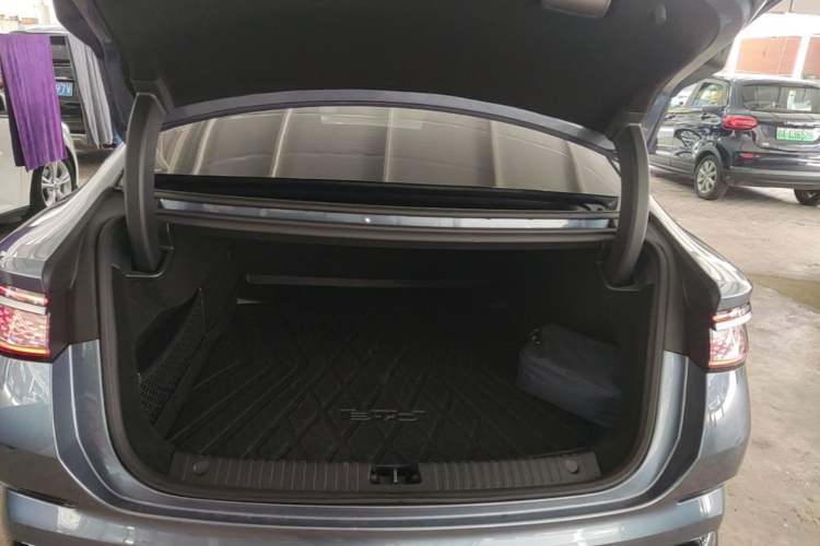 Used BYD Seal 2024 HONOR Edition DM-i 1.5L 121km Luxury Model Trunk